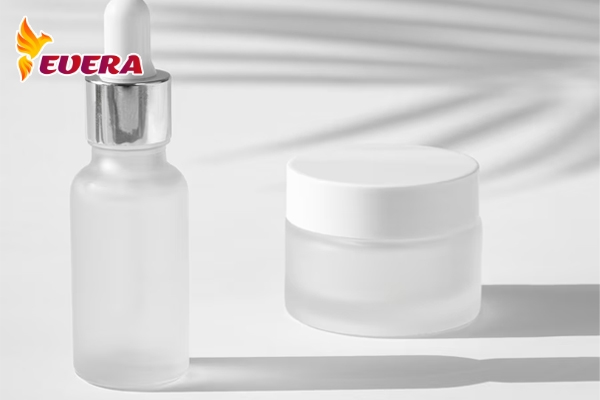 Dịch vụ cung cấp chai đựng serum trắng mờ uy tín từ Evera
